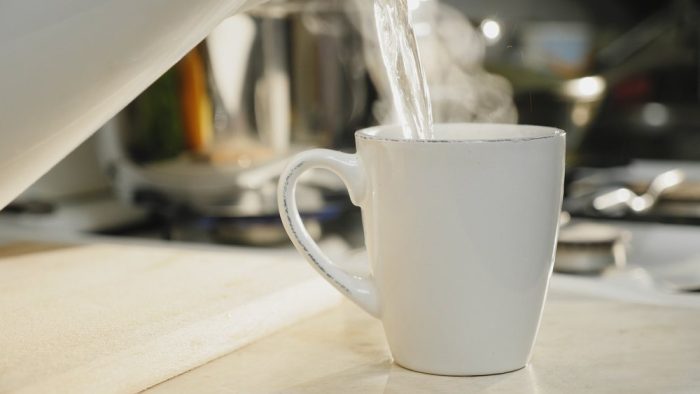 Top 5 Hot Drinks to Relieve Bloating